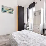 Large House - 4 Bedrooms & 4 Bathrooms بيت للعطل روبيه