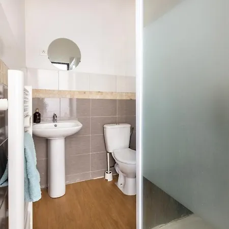 Casa vacanze Large House - 4 Bedrooms & 4 Bathrooms Roubaix
