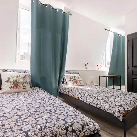 Hébergement de vacances Large House - 4 Bedrooms & 4 Bathrooms *