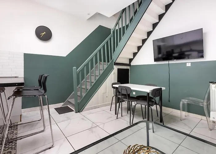 Large House - 4 Bedrooms & 4 Bathrooms Hébergement de vacances Roubaix