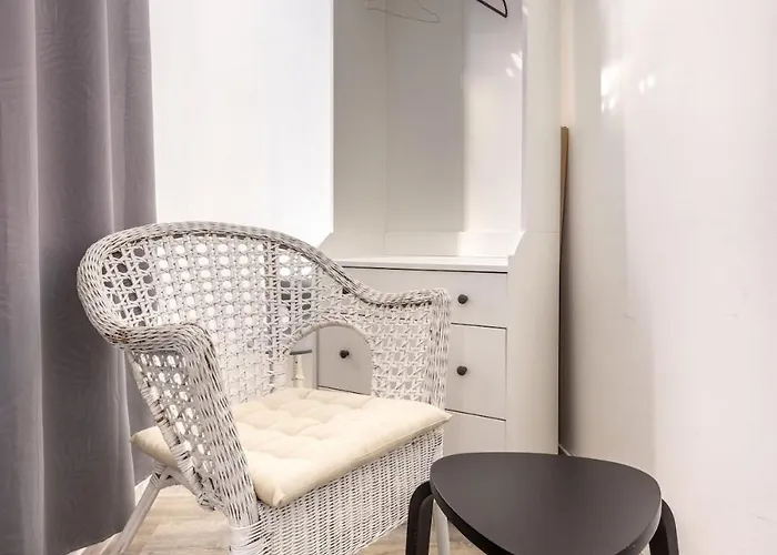 Large House - 4 Bedrooms & 4 Bathrooms * Roubaix